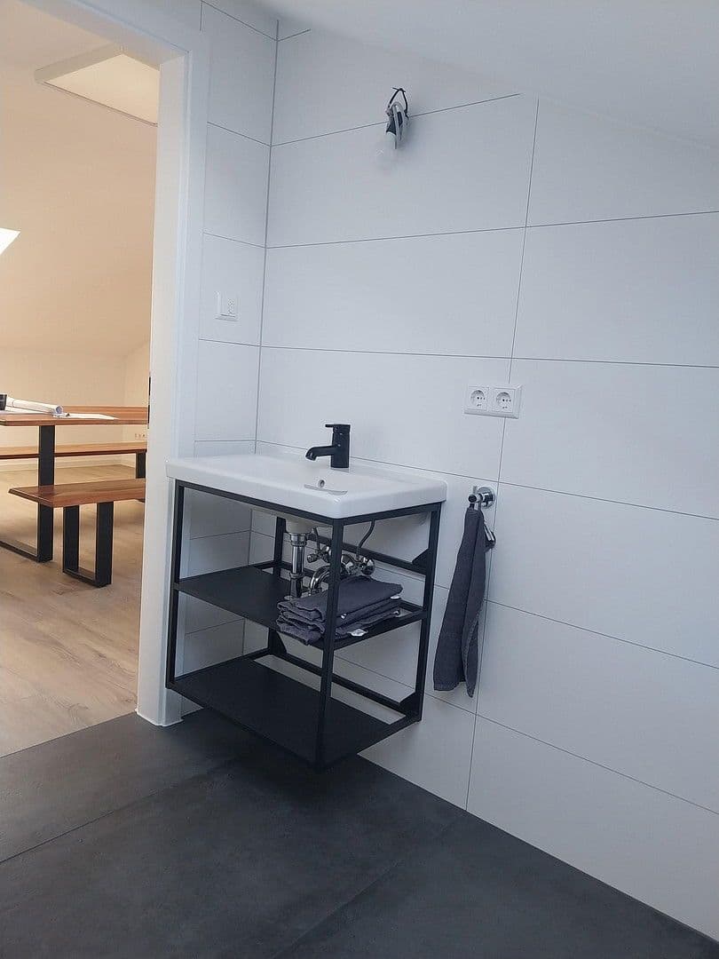 Pronájem bytu 1+1 35 m², Schwieberdingen, Bádensko-Württembersko Pronájem bytu 1+1 35 m², Schwieberdingen, Bádensko-Württembersko