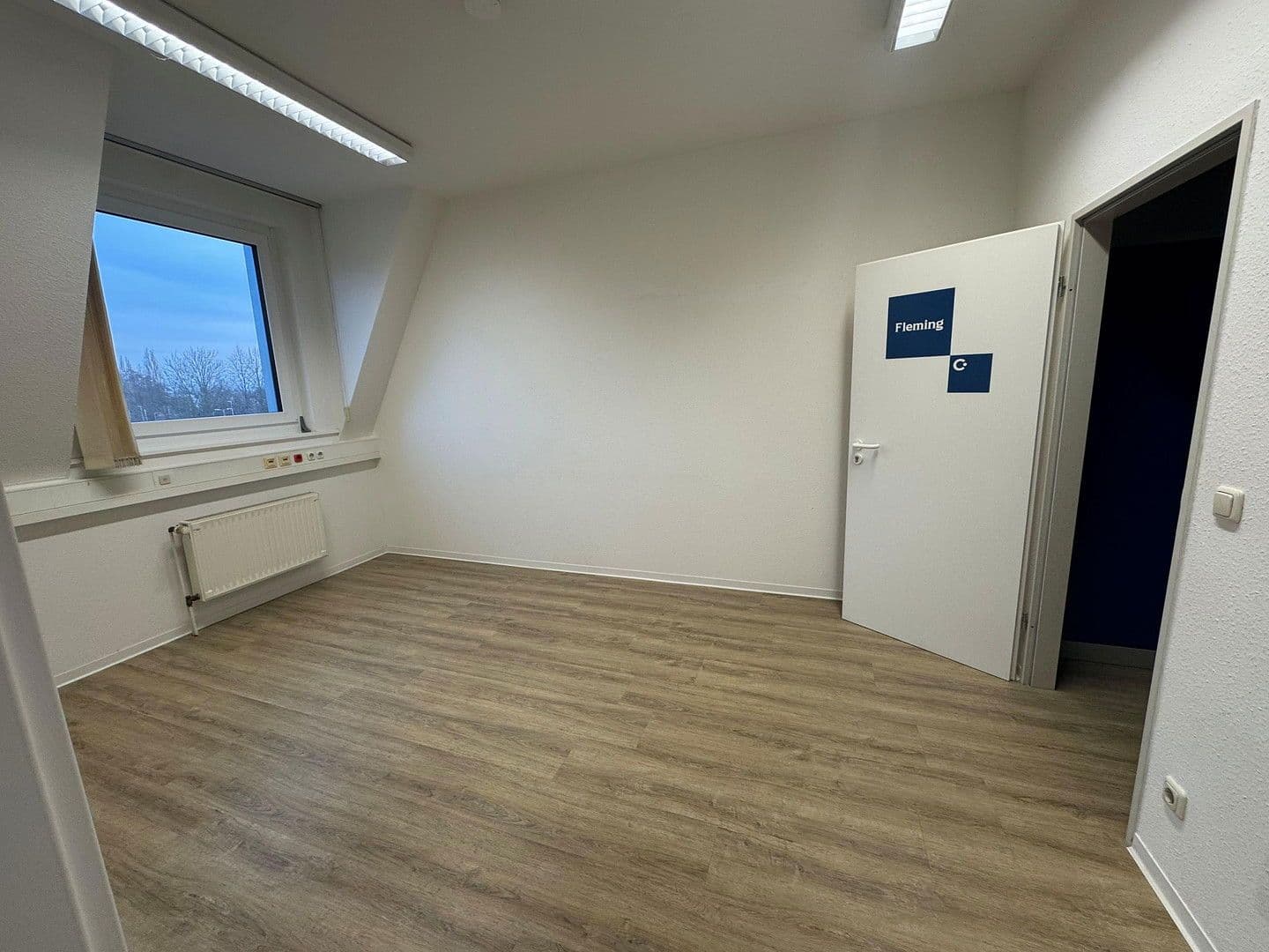 Pronájem kanceláře 117 m², Im Mühlenbruch 1, Königswinter, Severní Porýní-Vestfálsko Pronájem kanceláře 117 m², Im Mühlenbruch 1, Königswinter, Severní Porýní-Vestfálsko