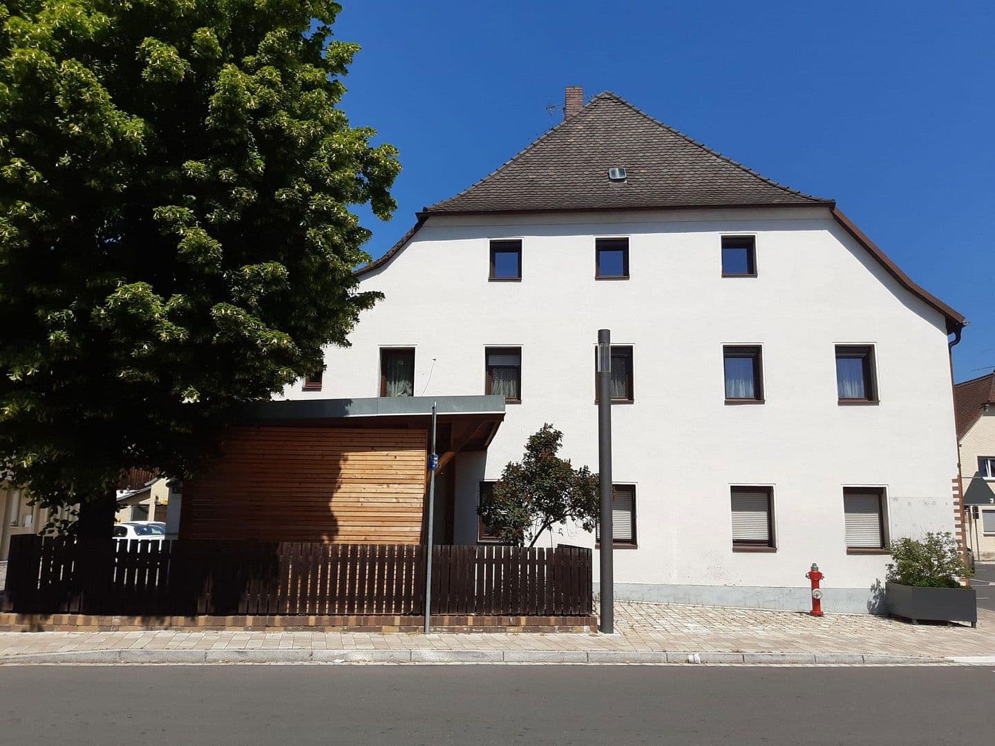 Pronájem bytu 5+1 135 m², Forchheimer Str. 7, Baiersdorf, Bavorsko Pronájem bytu 5+1 135 m², Forchheimer Str. 7, Baiersdorf, Bavorsko