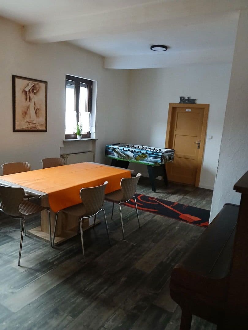 Pronájem bytu 5+1 135 m², Forchheimer Str. 7, Baiersdorf, Bavorsko Pronájem bytu 5+1 135 m², Forchheimer Str. 7, Baiersdorf, Bavorsko