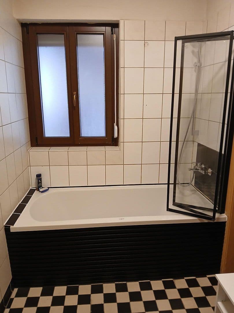 Pronájem bytu 5+1 135 m², Forchheimer Str. 7, Baiersdorf, Bavorsko Pronájem bytu 5+1 135 m², Forchheimer Str. 7, Baiersdorf, Bavorsko