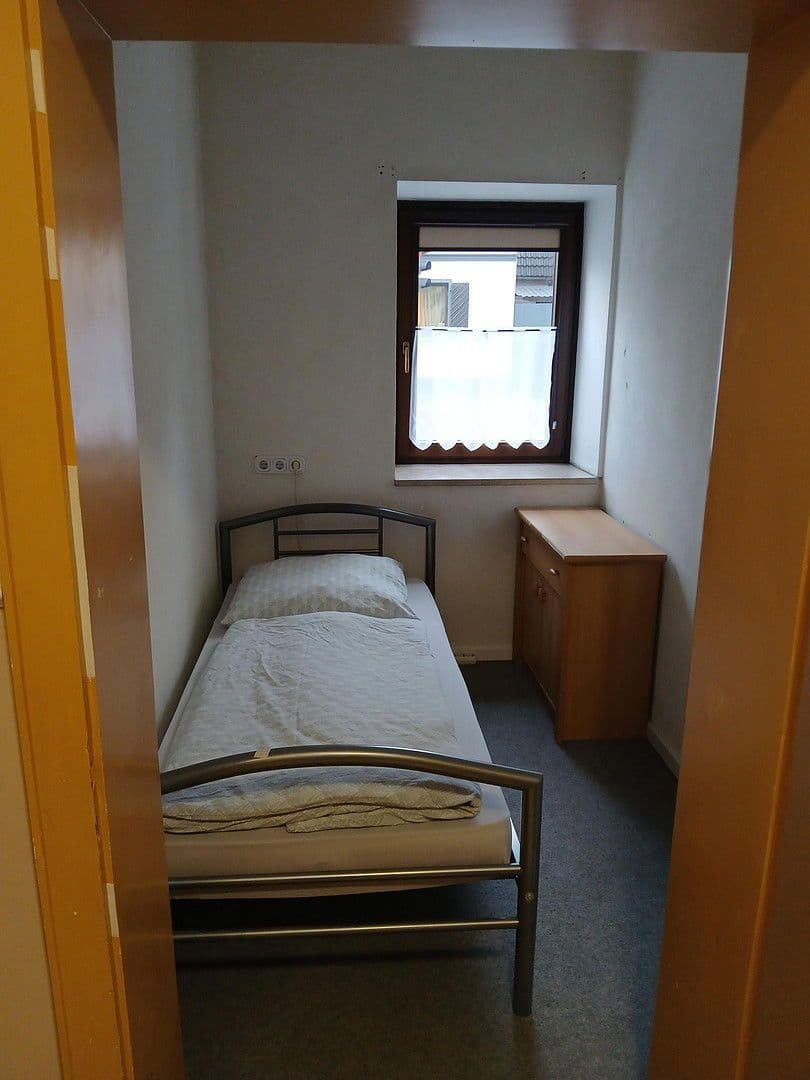 Pronájem bytu 5+1 135 m², Forchheimer Str. 7, Baiersdorf, Bavorsko Pronájem bytu 5+1 135 m², Forchheimer Str. 7, Baiersdorf, Bavorsko