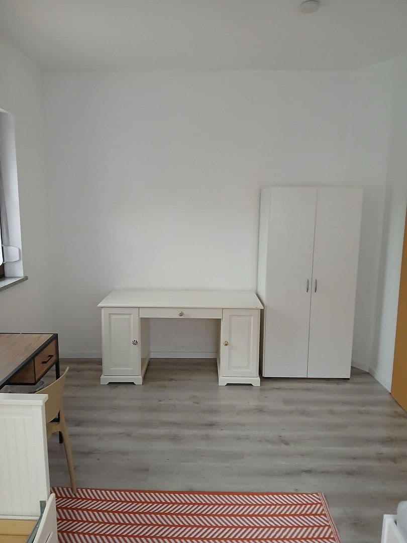 Pronájem bytu 5+1 135 m², Forchheimer Str. 7, Baiersdorf, Bavorsko Pronájem bytu 5+1 135 m², Forchheimer Str. 7, Baiersdorf, Bavorsko
