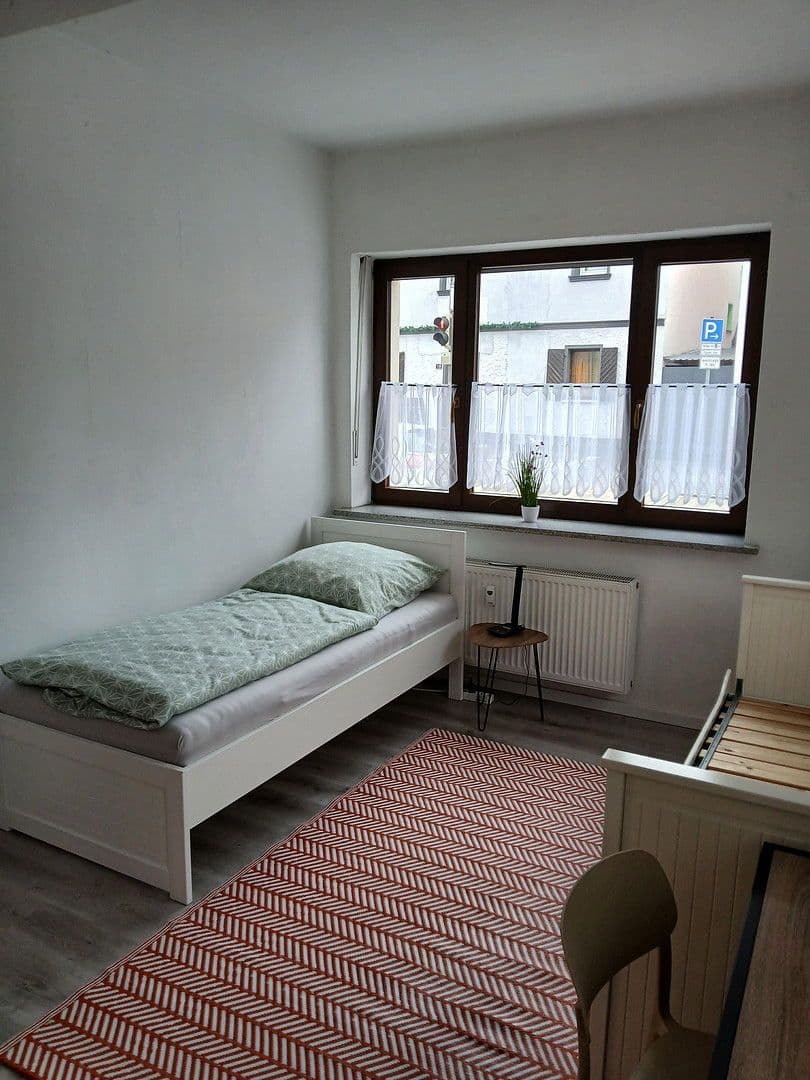 Pronájem bytu 5+1 135 m², Forchheimer Str. 7, Baiersdorf, Bavorsko Pronájem bytu 5+1 135 m², Forchheimer Str. 7, Baiersdorf, Bavorsko