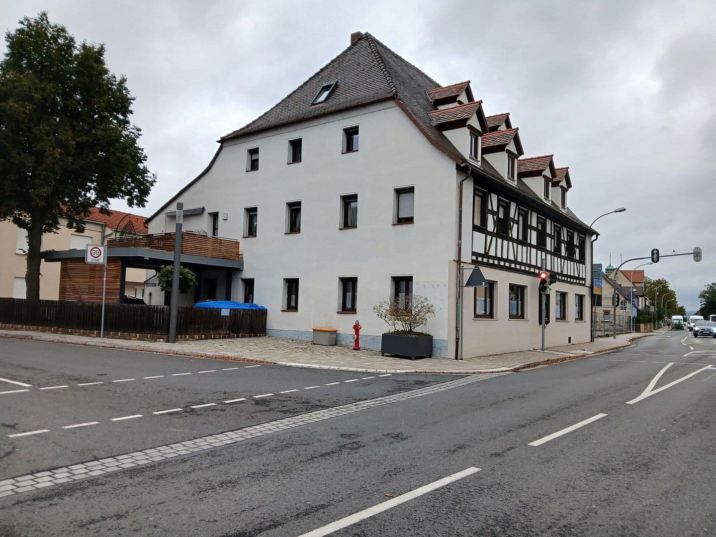 Pronájem bytu 5+1 135 m², Forchheimer Str. 7, Baiersdorf, Bavorsko Pronájem bytu 5+1 135 m², Forchheimer Str. 7, Baiersdorf, Bavorsko