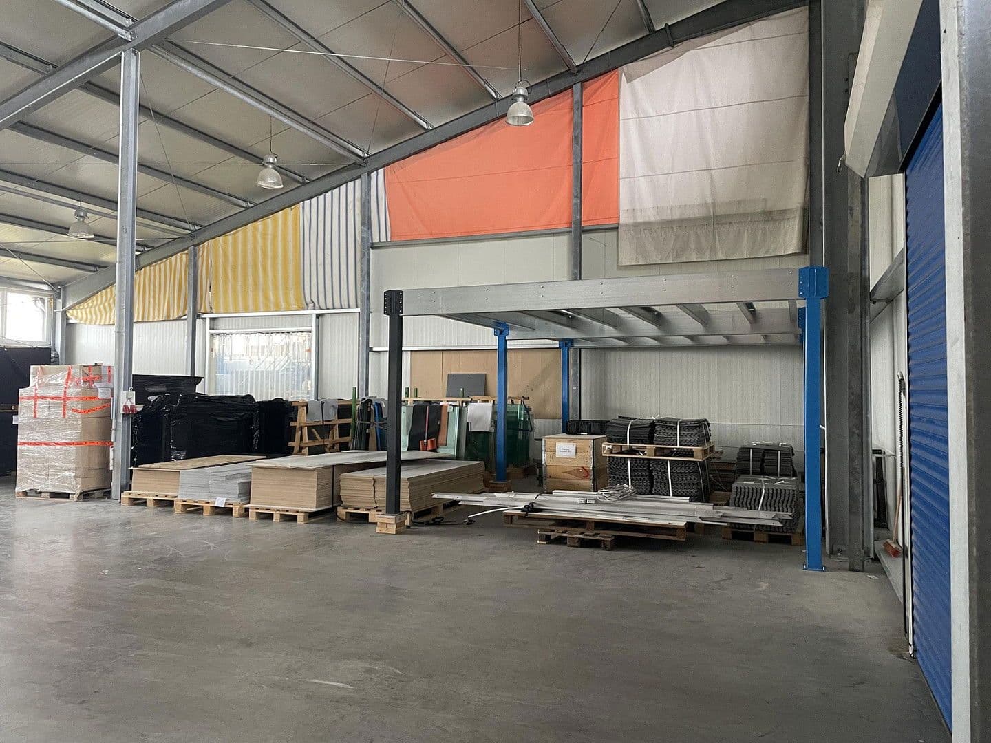 Pronájem nebytového prostoru 380 m², Lohwiese 11, Scheuring, Bavorsko Pronájem nebytového prostoru 380 m², Lohwiese 11, Scheuring, Bavorsko