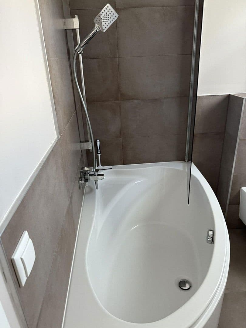 Prodej domu 146 m², pozemek 148 m², Oligschlägerweg 17, Solingen, Severní Porýní-Vestfálsko Prodej domu 146 m², pozemek 148 m², Oligschlägerweg 17, Solingen, Severní Porýní-Vestfálsko