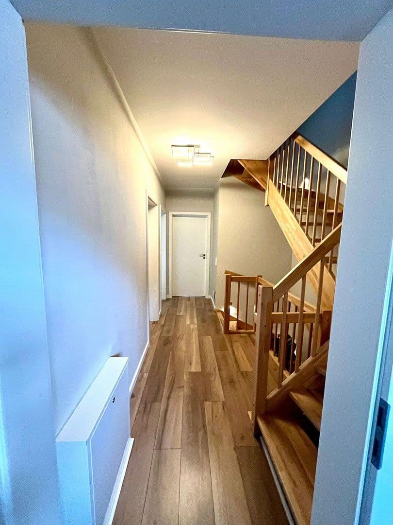 Prodej domu 146 m², pozemek 148 m², Oligschlägerweg 17, Solingen, Severní Porýní-Vestfálsko Prodej domu 146 m², pozemek 148 m², Oligschlägerweg 17, Solingen, Severní Porýní-Vestfálsko