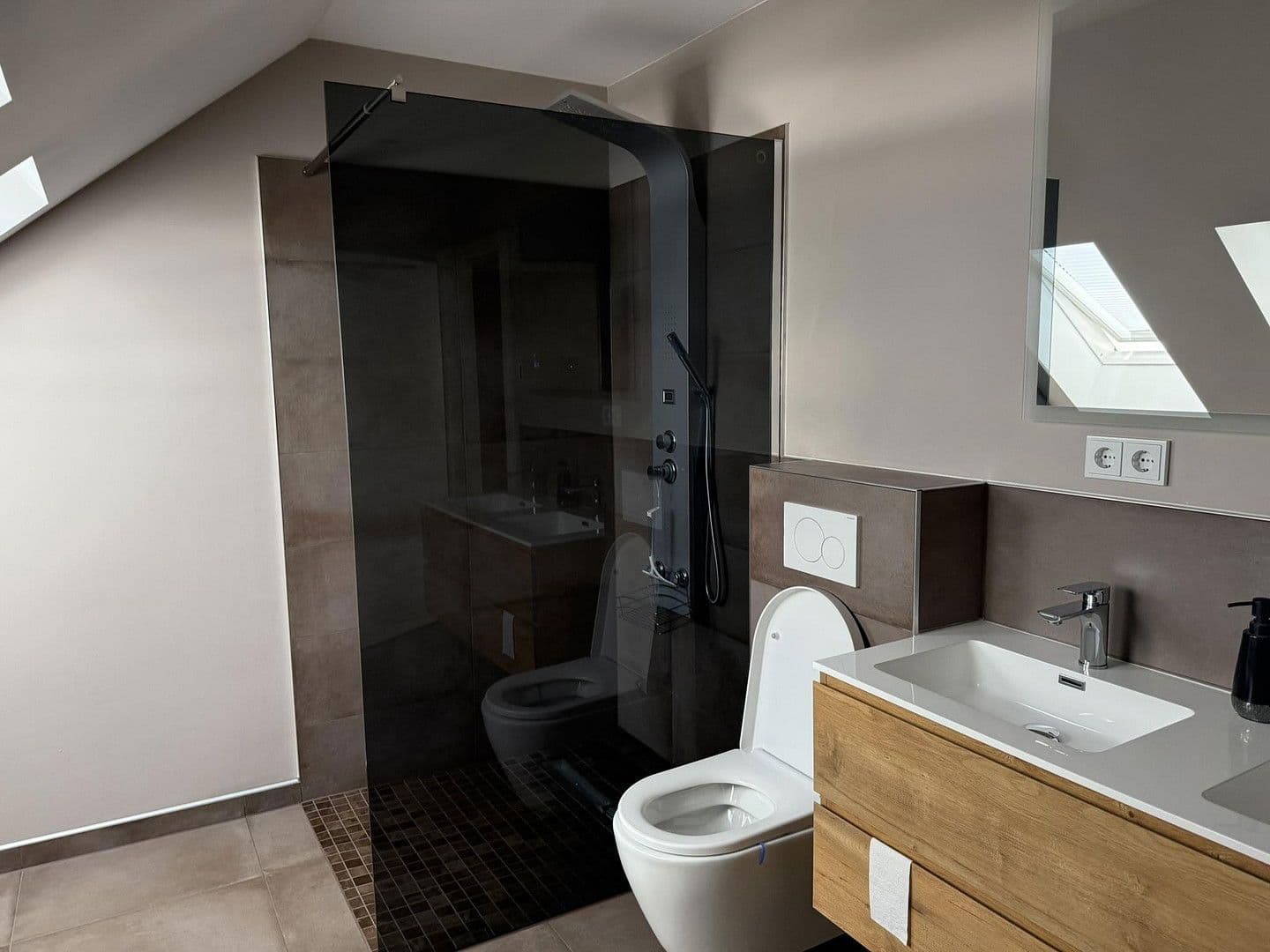 Prodej domu 146 m², pozemek 148 m², Oligschlägerweg 17, Solingen, Severní Porýní-Vestfálsko Prodej domu 146 m², pozemek 148 m², Oligschlägerweg 17, Solingen, Severní Porýní-Vestfálsko