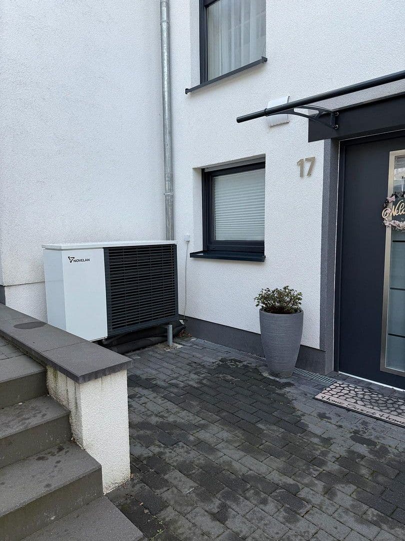 Prodej domu 146 m², pozemek 148 m², Oligschlägerweg 17, Solingen, Severní Porýní-Vestfálsko Prodej domu 146 m², pozemek 148 m², Oligschlägerweg 17, Solingen, Severní Porýní-Vestfálsko