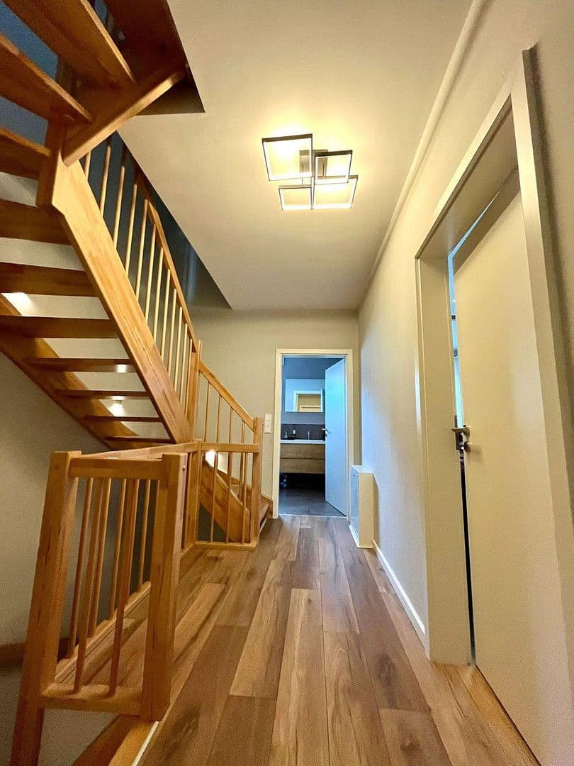 Prodej domu 146 m², pozemek 148 m², Oligschlägerweg 17, Solingen, Severní Porýní-Vestfálsko Prodej domu 146 m², pozemek 148 m², Oligschlägerweg 17, Solingen, Severní Porýní-Vestfálsko