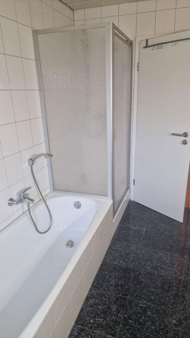 Prodej bytu 3+1 93 m², Untergruppenbach, Bádensko-Württembersko Prodej bytu 3+1 93 m², Untergruppenbach, Bádensko-Württembersko
