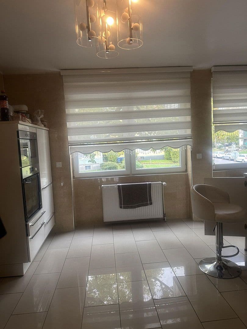 Pronájem bytu 7+1 211 m², Leverkusen, Severní Porýní-Vestfálsko Pronájem bytu 7+1 211 m², Leverkusen, Severní Porýní-Vestfálsko