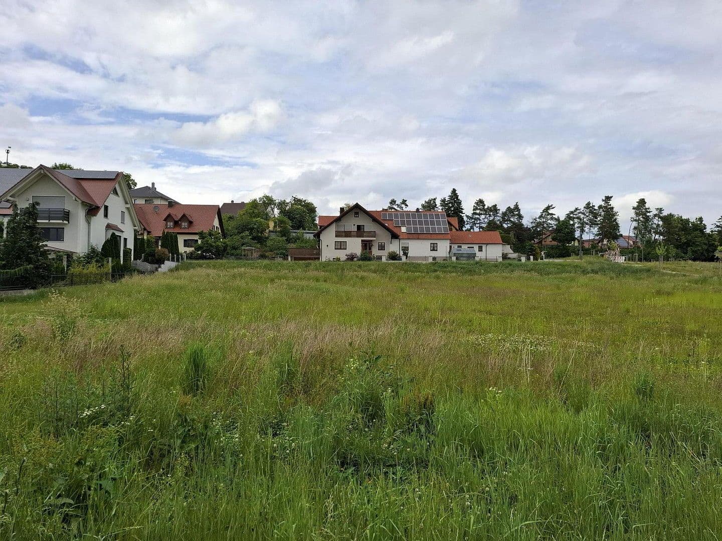 Prodej pozemku 718 m², Gartenweg 1 - 1b, Berg im Gau, Bavorsko Prodej pozemku 718 m², Gartenweg 1 - 1b, Berg im Gau, Bavorsko