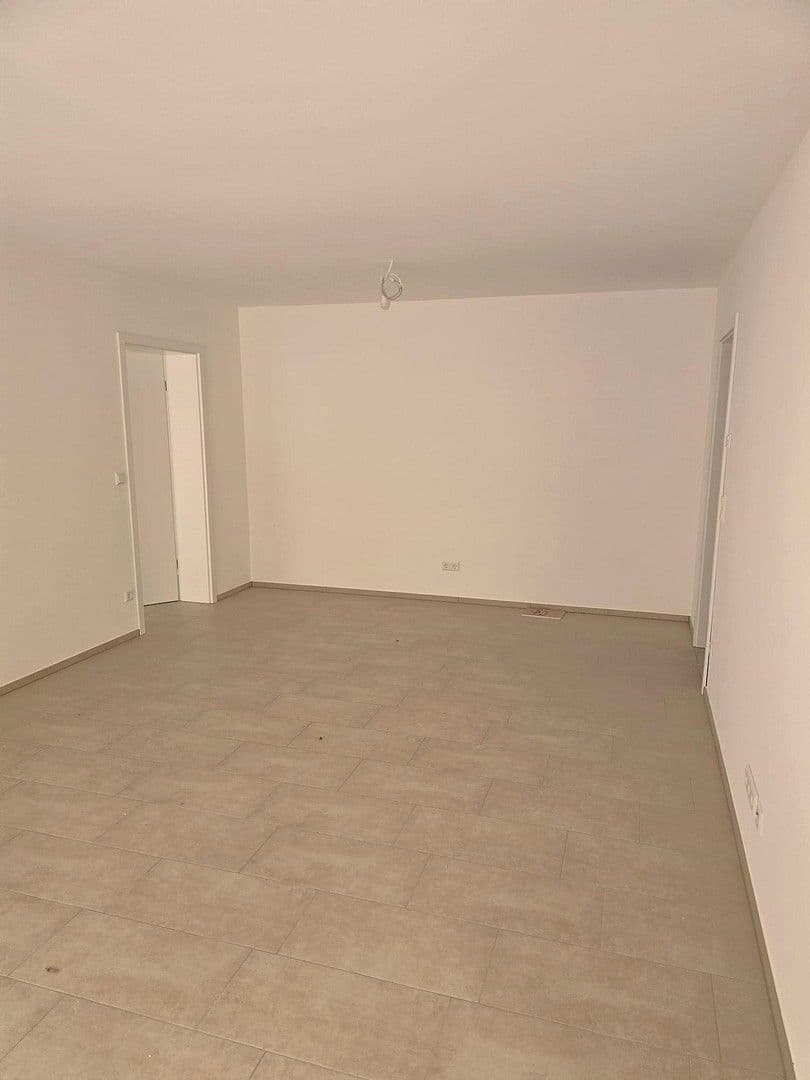 Pronájem bytu 2+1 63 m², Moltkestraße 97, Reutlingen, Bádensko-Württembersko Pronájem bytu 2+1 63 m², Moltkestraße 97, Reutlingen, Bádensko-Württembersko