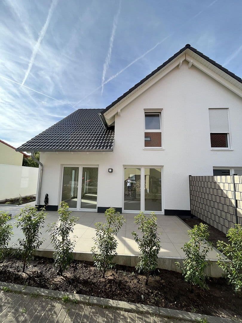 Pronájem domu 144 m², pozemek 252 m², Haibach, Bavorsko Pronájem domu 144 m², pozemek 252 m², Haibach, Bavorsko