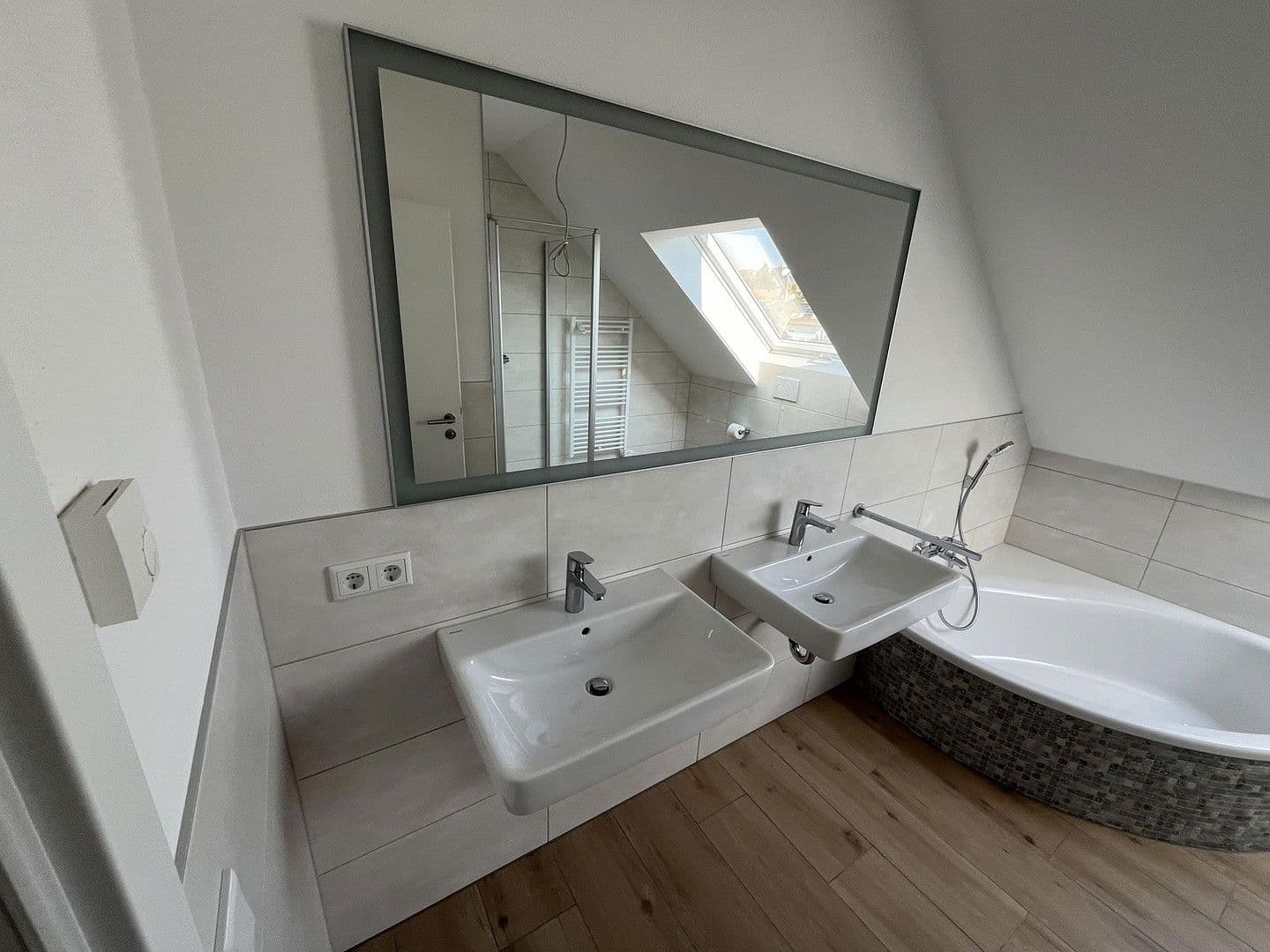 Pronájem domu 144 m², pozemek 252 m², Haibach, Bavorsko Pronájem domu 144 m², pozemek 252 m², Haibach, Bavorsko