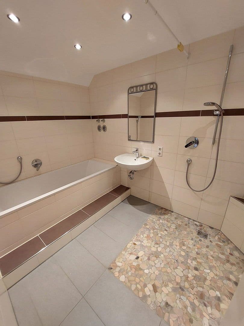 Pronájem bytu 3+kk 99 m², Pfarrgasse 10, Göppingen, Bádensko-Württembersko Pronájem bytu 3+kk 99 m², Pfarrgasse 10, Göppingen, Bádensko-Württembersko