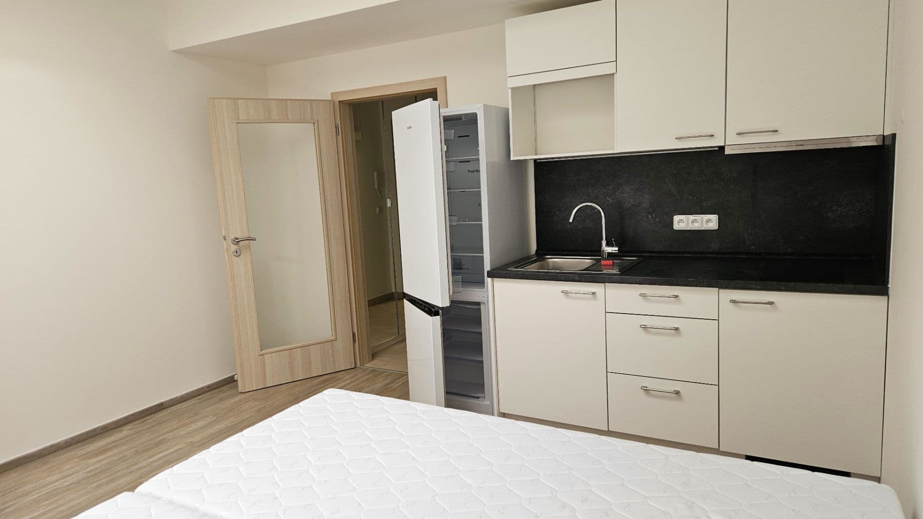 Pronájem bytu 1+kk 23 m², Sinkulova, Praha, Praha Pronájem bytu 1+kk 23 m², Sinkulova, Praha, Praha