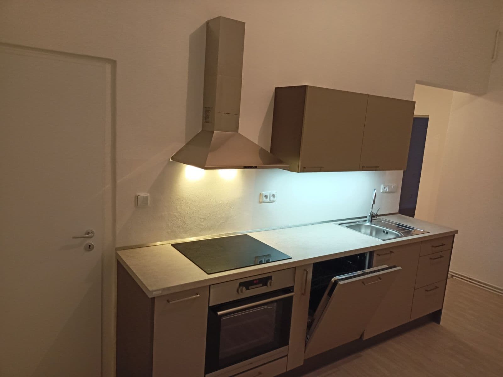 Pronájem bytu 2+1 62 m², Korunovační, Praha, Praha Pronájem bytu 2+1 62 m², Korunovační, Praha, Praha