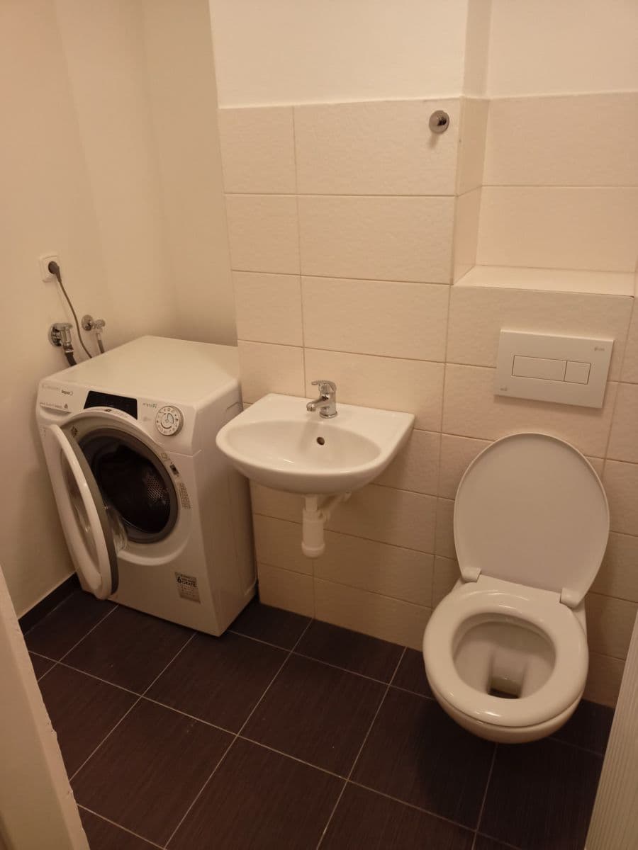 Pronájem bytu 2+1 62 m², Korunovační, Praha, Praha Pronájem bytu 2+1 62 m², Korunovační, Praha, Praha