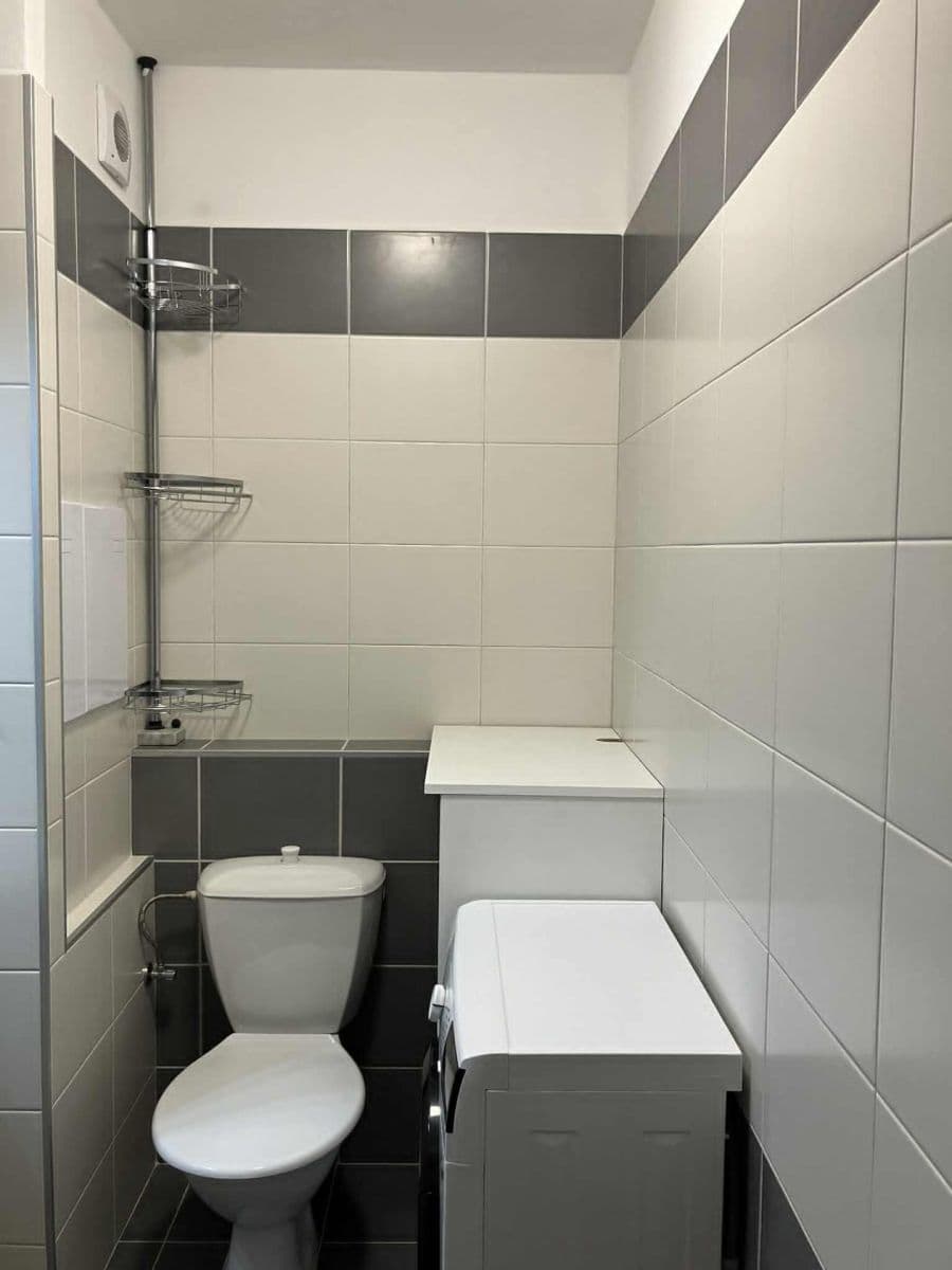 Pronájem bytu 1+kk 31 m², Svobody, Třeboň, Jihočeský kraj Pronájem bytu 1+kk 31 m², Svobody, Třeboň, Jihočeský kraj