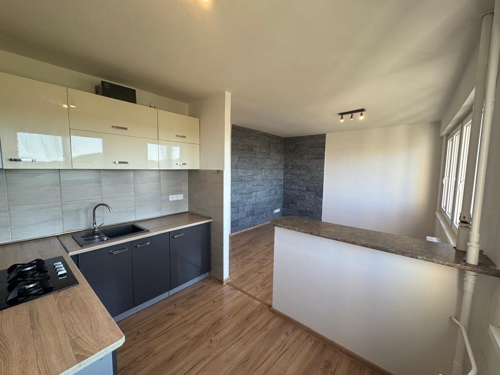 Pronájem bytu 1+kk 29 m², Jaroslava Lohrera, Frýdek-Místek, Moravskoslezský kraj Pronájem bytu 1+kk 29 m², Jaroslava Lohrera, Frýdek-Místek, Moravskoslezský kraj