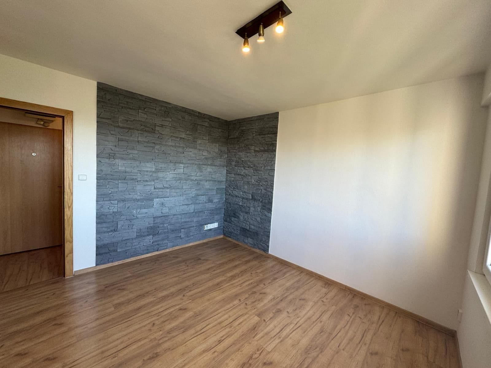 Pronájem bytu 1+kk 29 m², Jaroslava Lohrera, Frýdek-Místek, Moravskoslezský kraj Pronájem bytu 1+kk 29 m², Jaroslava Lohrera, Frýdek-Místek, Moravskoslezský kraj