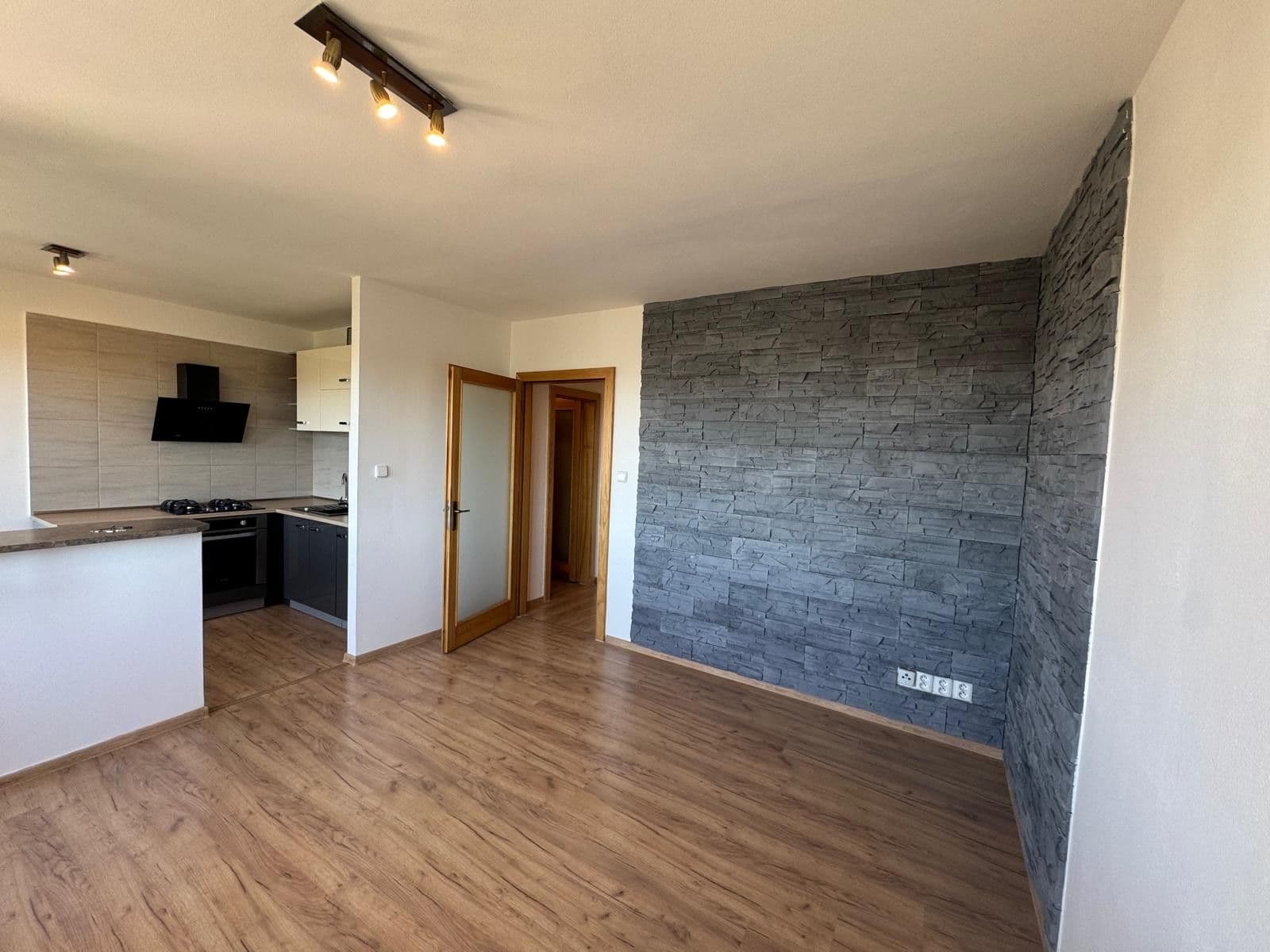 Pronájem bytu 1+kk 29 m², Jaroslava Lohrera, Frýdek-Místek, Moravskoslezský kraj Pronájem bytu 1+kk 29 m², Jaroslava Lohrera, Frýdek-Místek, Moravskoslezský kraj