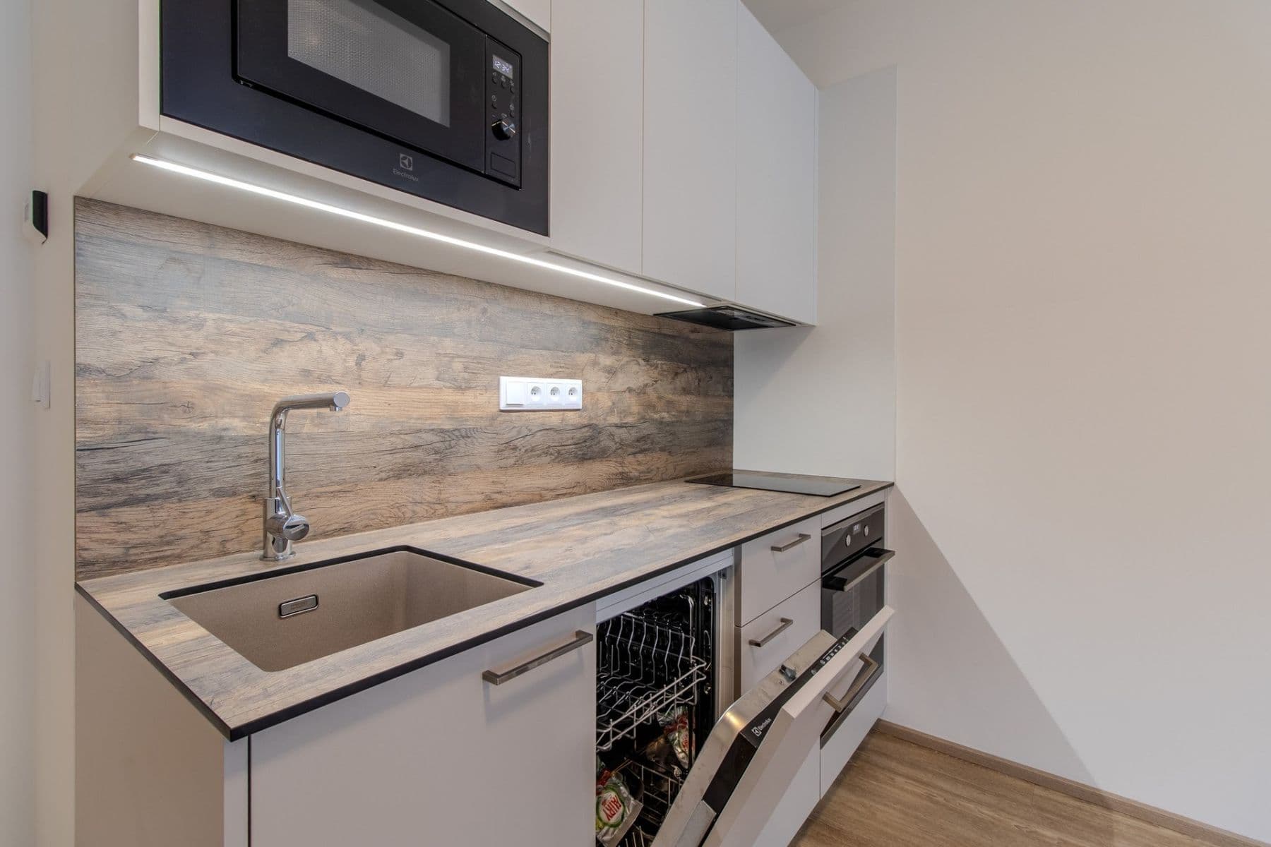 Pronájem bytu 1+kk 30 m², Poděbradská, Praha, Praha Pronájem bytu 1+kk 30 m², Poděbradská, Praha, Praha