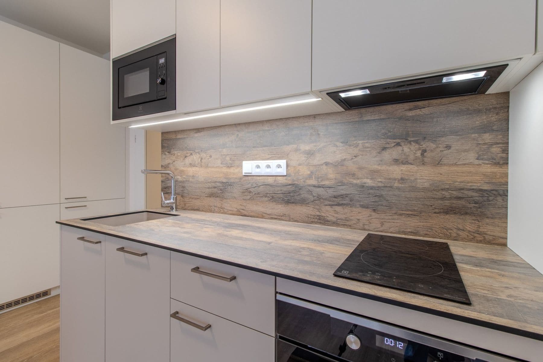 Pronájem bytu 1+kk 30 m², Poděbradská, Praha, Praha Pronájem bytu 1+kk 30 m², Poděbradská, Praha, Praha