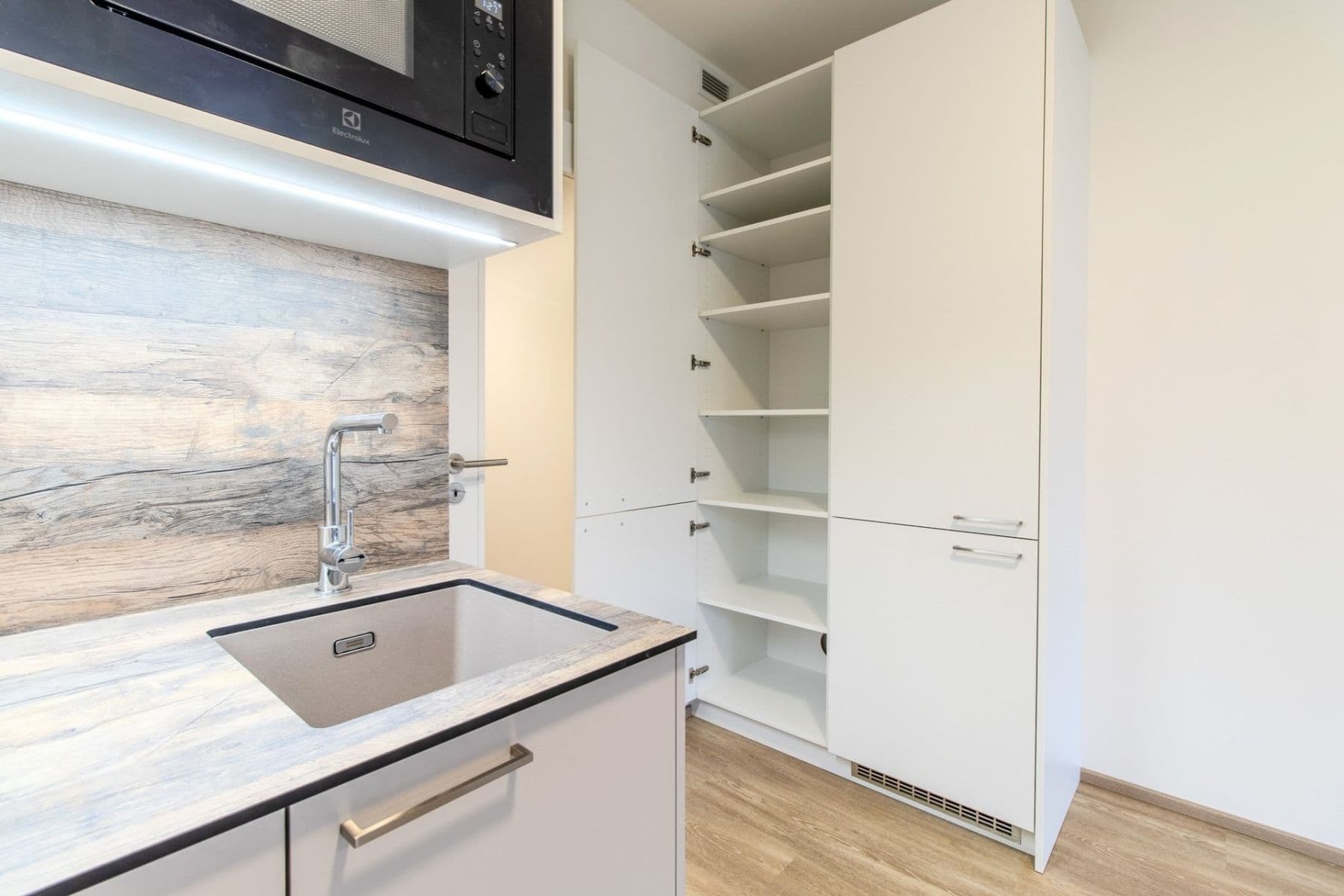 Pronájem bytu 1+kk 30 m², Poděbradská, Praha, Praha Pronájem bytu 1+kk 30 m², Poděbradská, Praha, Praha