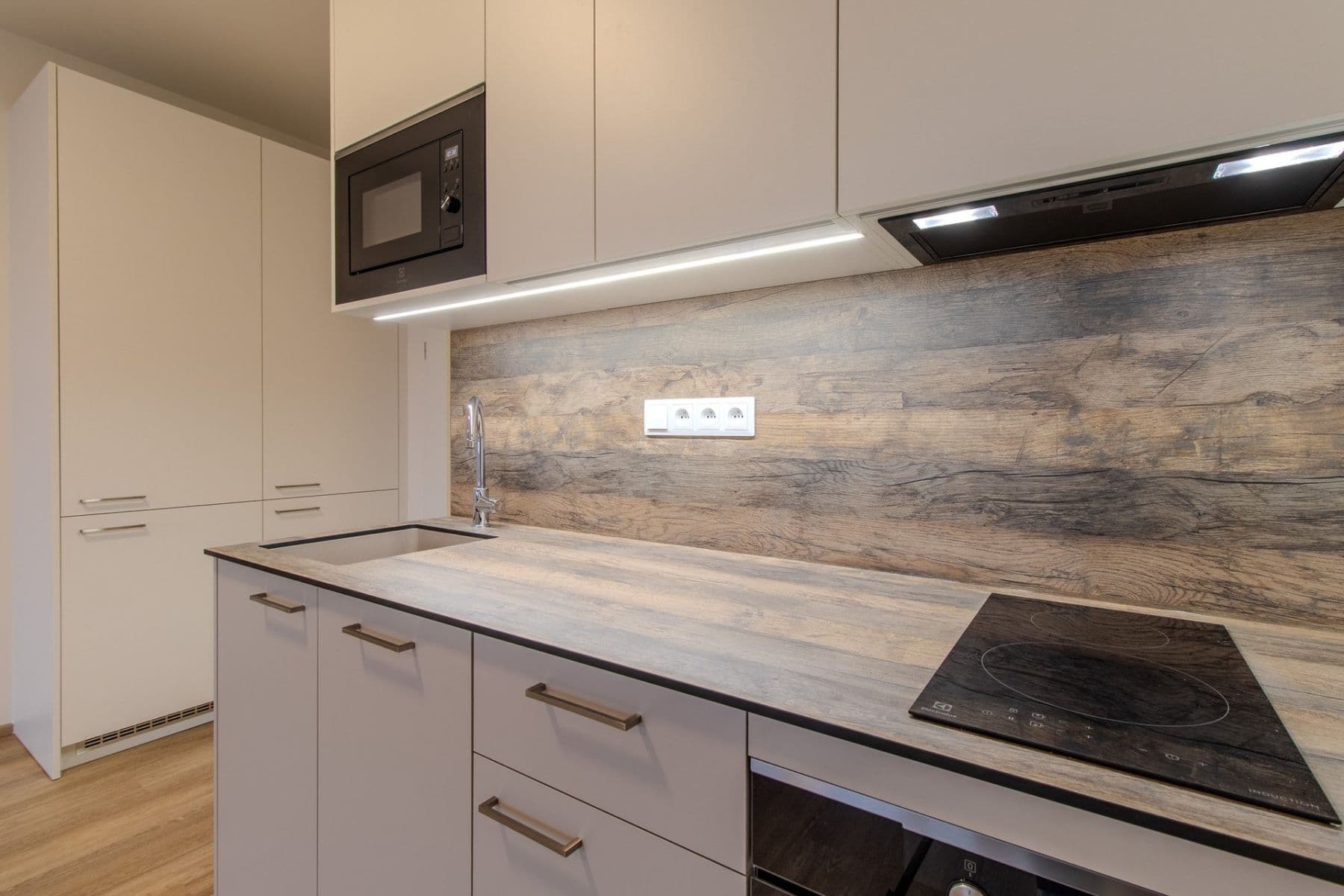 Pronájem bytu 1+kk 30 m², Poděbradská, Praha, Praha Pronájem bytu 1+kk 30 m², Poděbradská, Praha, Praha