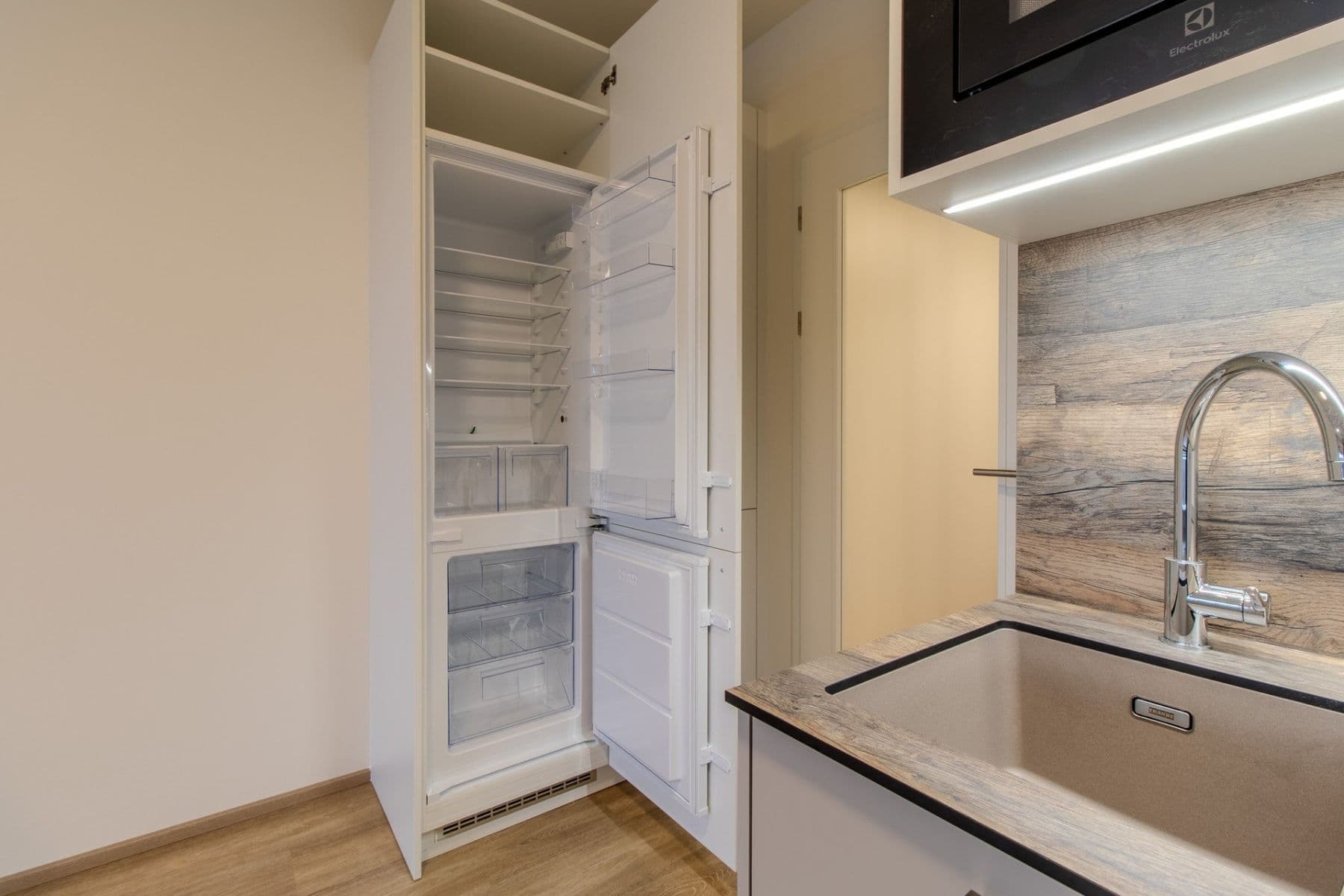 Pronájem bytu 1+kk 30 m², Poděbradská, Praha, Praha Pronájem bytu 1+kk 30 m², Poděbradská, Praha, Praha