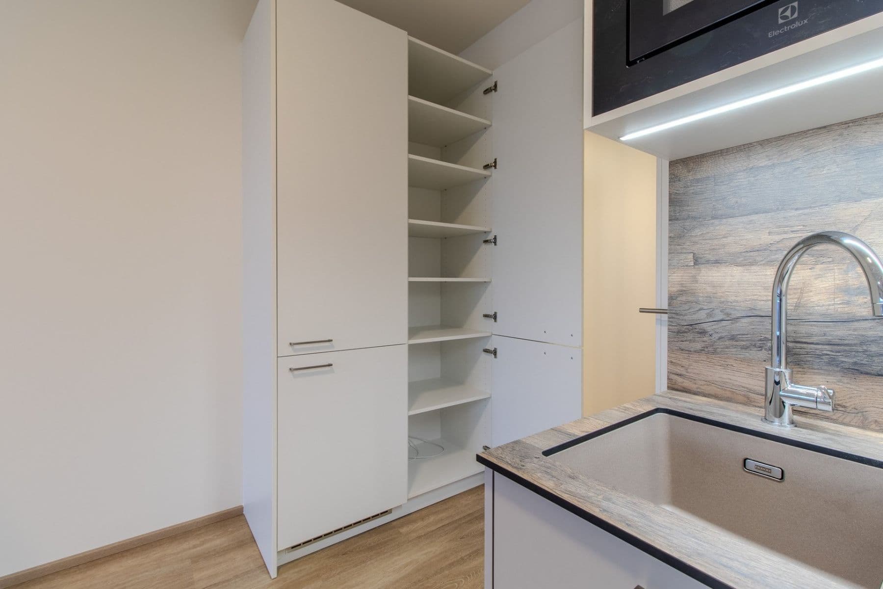 Pronájem bytu 1+kk 30 m², Poděbradská, Praha, Praha Pronájem bytu 1+kk 30 m², Poděbradská, Praha, Praha