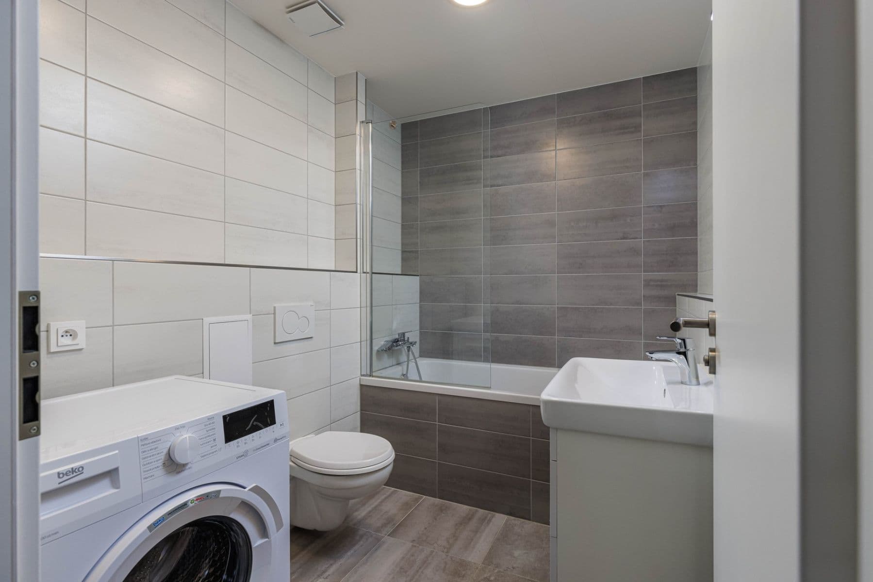 Pronájem bytu 1+kk 36 m², Za černým mostem, Praha, Praha Pronájem bytu 1+kk 36 m², Za černým mostem, Praha, Praha