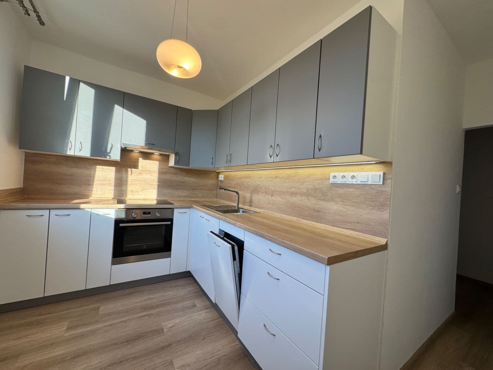 Pronájem bytu 2+1 56 m², Lesní, Orlová, Moravskoslezský kraj Pronájem bytu 2+1 56 m², Lesní, Orlová, Moravskoslezský kraj