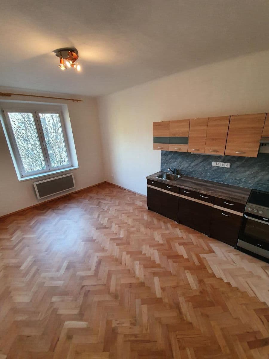 Pronájem bytu 1+1 45 m², Kralická, Praha, Praha Pronájem bytu 1+1 45 m², Kralická, Praha, Praha