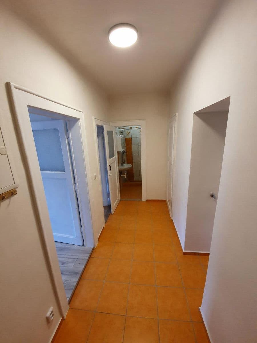 Pronájem bytu 1+1 45 m², Kralická, Praha, Praha Pronájem bytu 1+1 45 m², Kralická, Praha, Praha