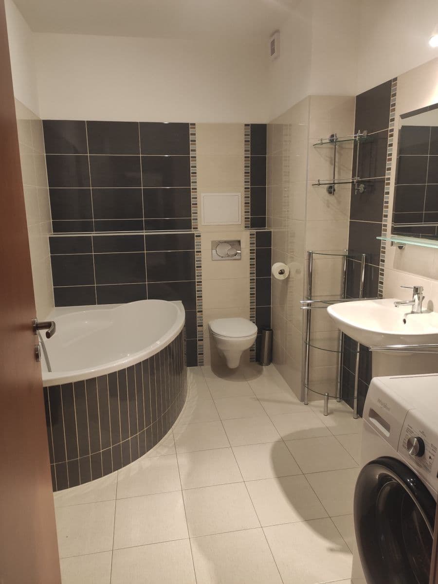 Pronájem bytu 2+1 55 m², Kvetná, Rovinka, Bratislavský kraj Pronájem bytu 2+1 55 m², Kvetná, Rovinka, Bratislavský kraj