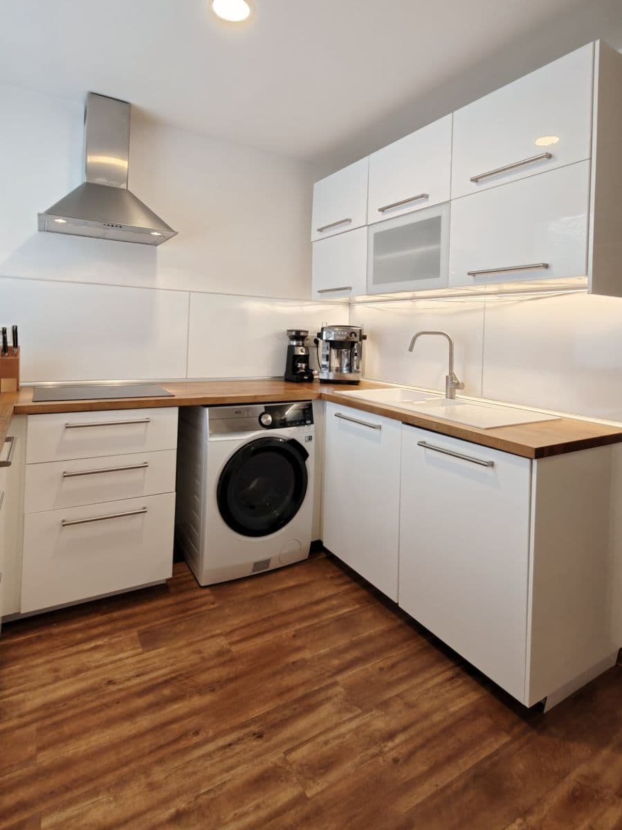 Pronájem bytu 1+1 32 m², Jabloňová, Praha, Praha Pronájem bytu 1+1 32 m², Jabloňová, Praha, Praha