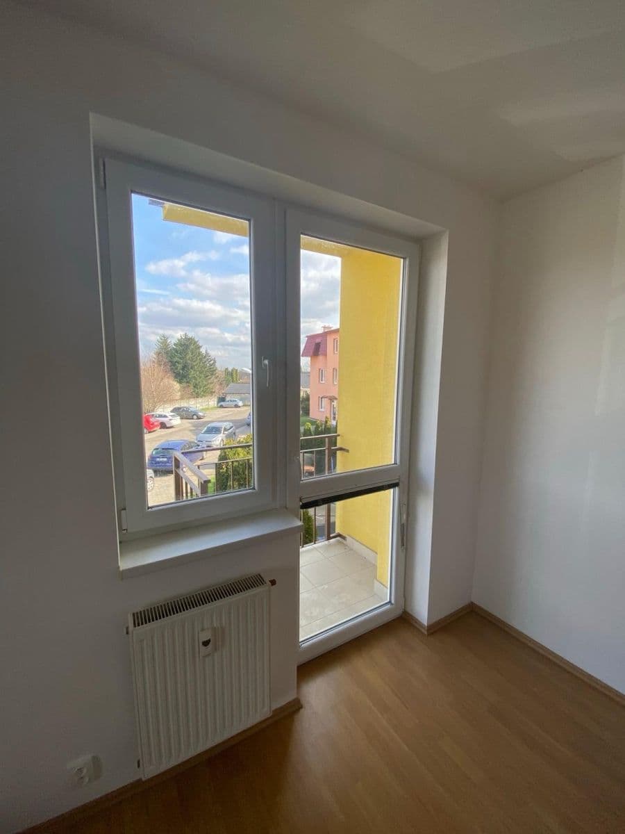 Pronájem bytu 1+kk 40 m², Vilová, Jirny, Středočeský kraj Pronájem bytu 1+kk 40 m², Vilová, Jirny, Středočeský kraj