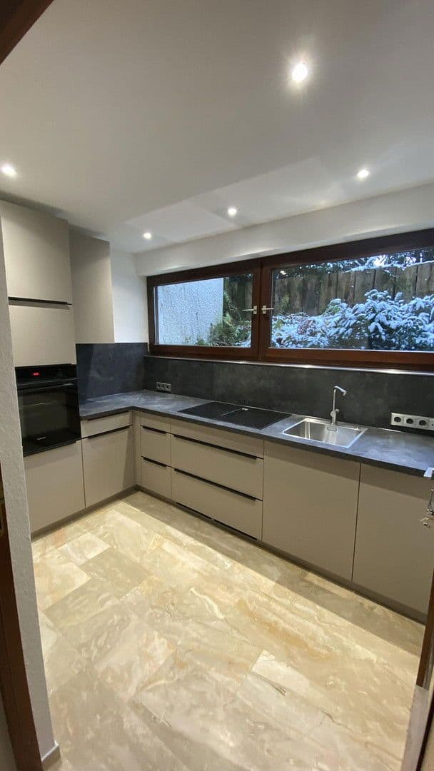 Pronájem bytu 3+1 99 m², Sindelfingen, Bádensko-Württembersko Pronájem bytu 3+1 99 m², Sindelfingen, Bádensko-Württembersko