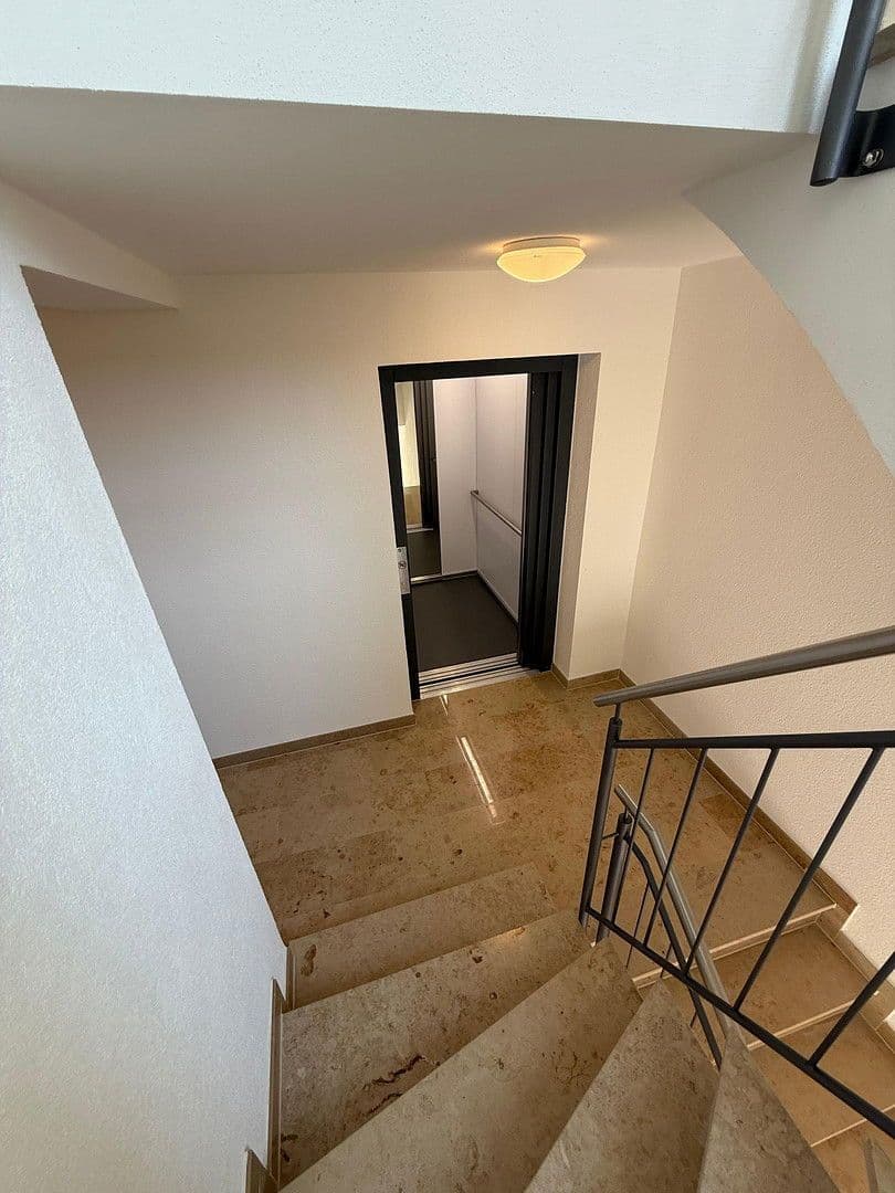 Pronájem bytu 5+kk 150 m², Nürtingen, Bádensko-Württembersko Pronájem bytu 5+kk 150 m², Nürtingen, Bádensko-Württembersko