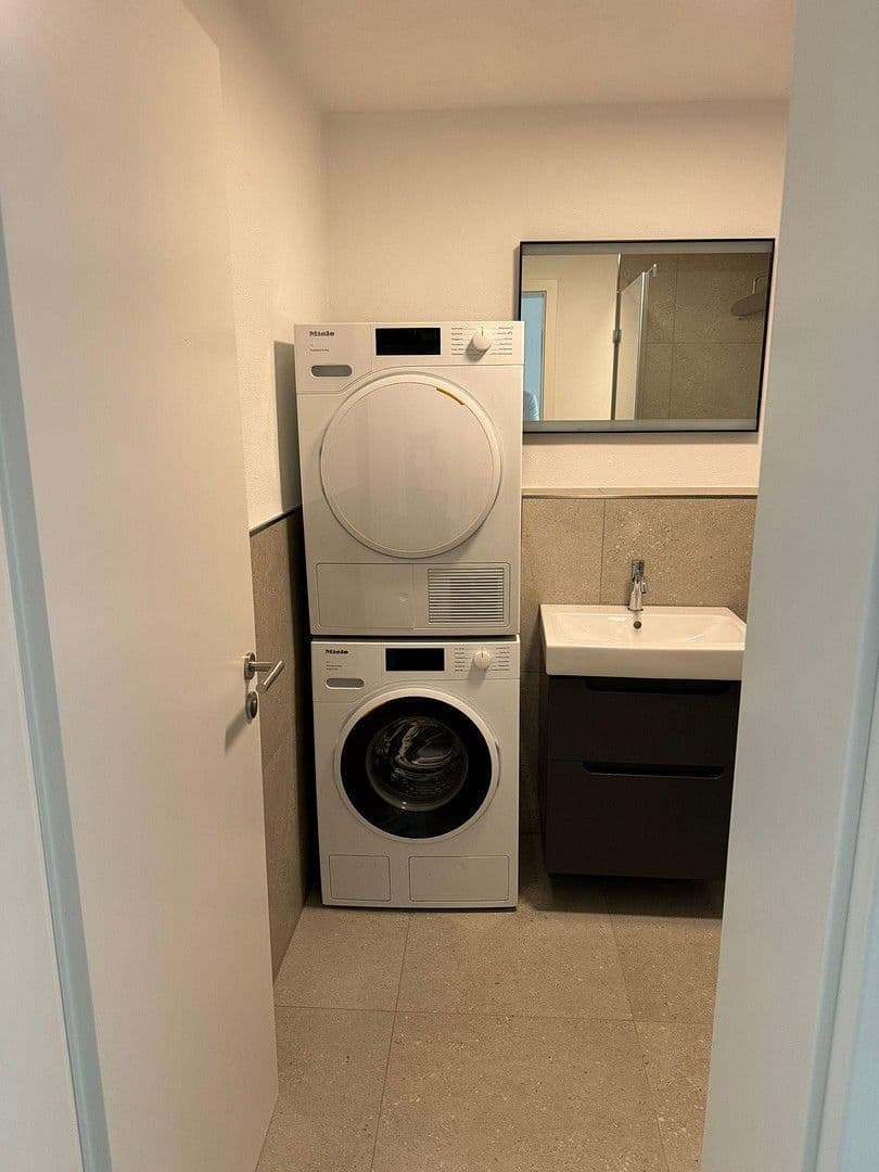 Pronájem bytu 5+kk 150 m², Nürtingen, Bádensko-Württembersko Pronájem bytu 5+kk 150 m², Nürtingen, Bádensko-Württembersko