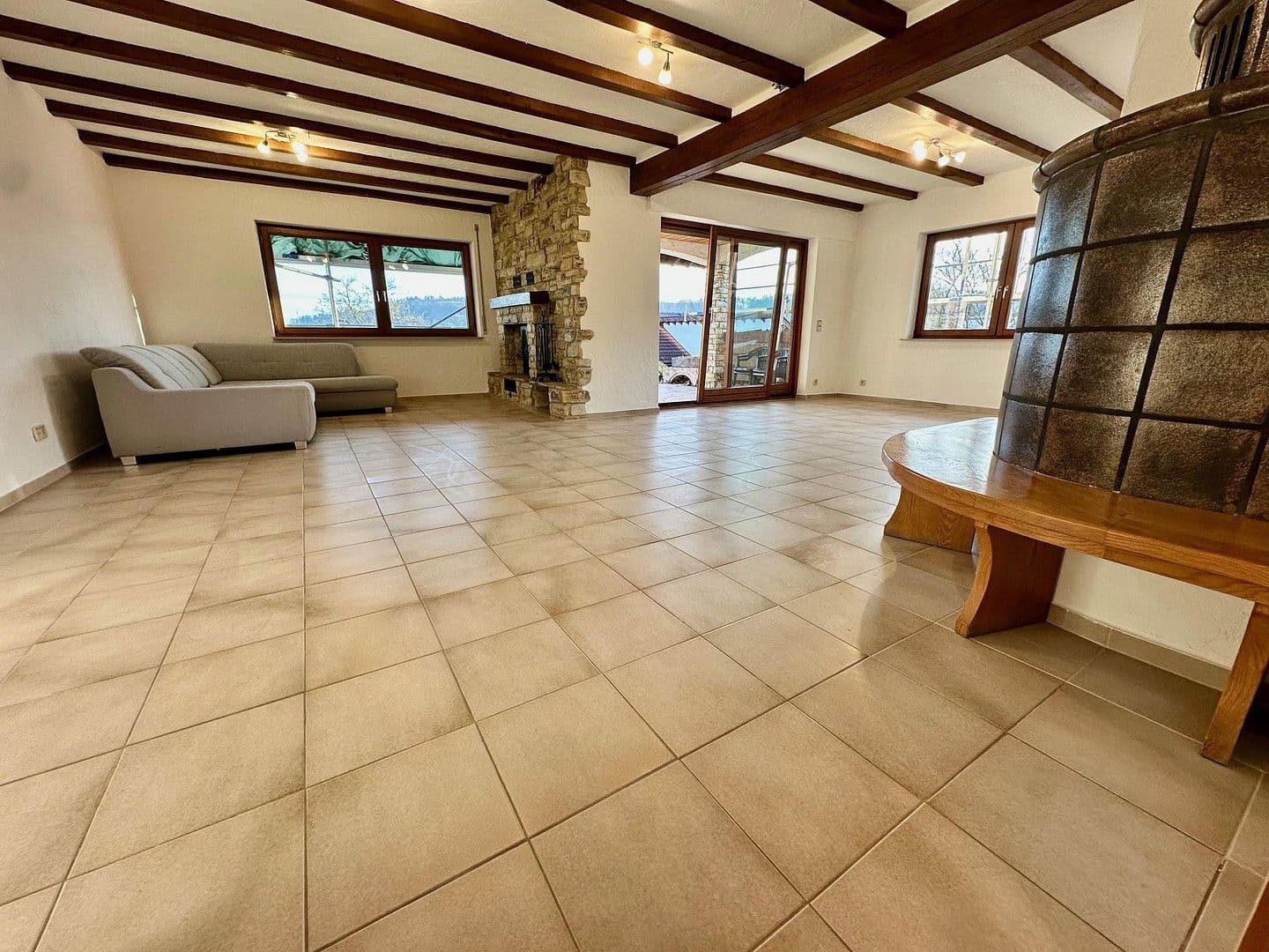 Pronájem bytu 3+kk 150 m², Aichtal, Bádensko-Württembersko Pronájem bytu 3+kk 150 m², Aichtal, Bádensko-Württembersko