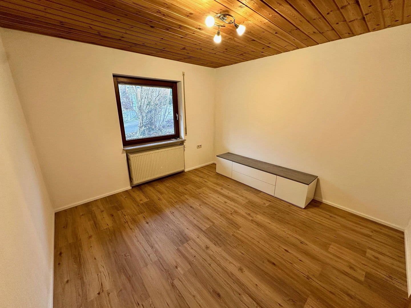 Pronájem bytu 3+kk 150 m², Aichtal, Bádensko-Württembersko Pronájem bytu 3+kk 150 m², Aichtal, Bádensko-Württembersko