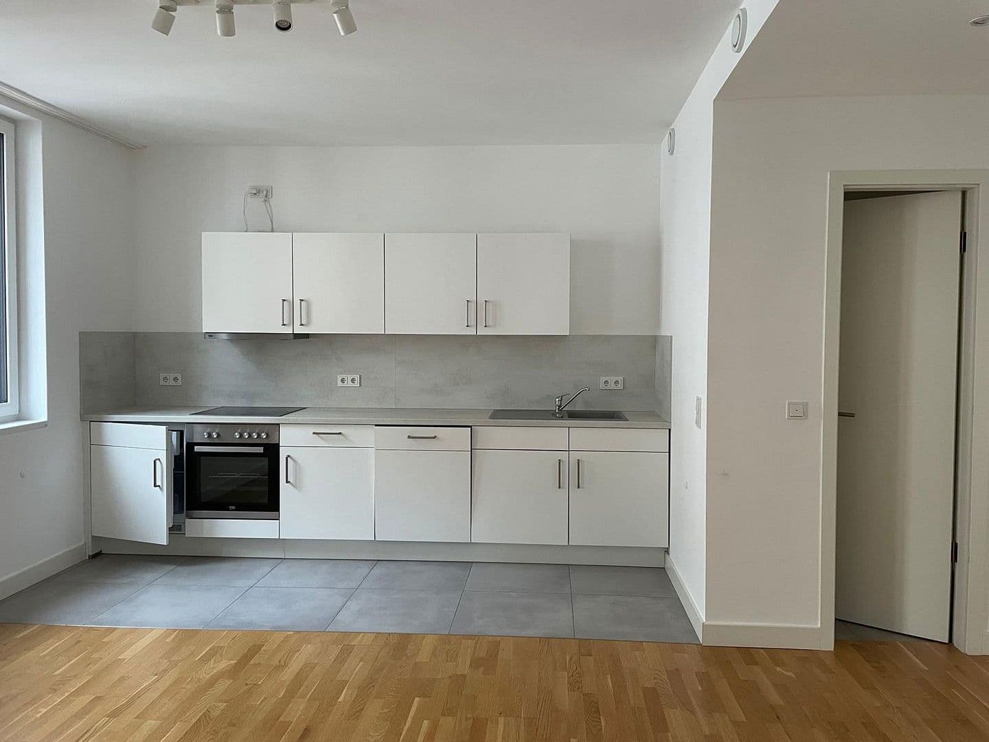 Pronájem bytu 2+1 52 m², Frankfurt, Hessen Pronájem bytu 2+1 52 m², Frankfurt, Hessen