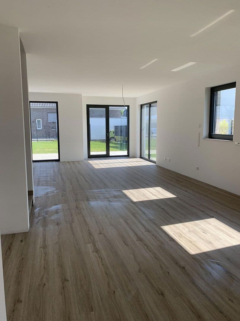 Pronájem domu 172 m², pozemek 368 m², Willich, Severní Porýní-Vestfálsko Pronájem domu 172 m², pozemek 368 m², Willich, Severní Porýní-Vestfálsko