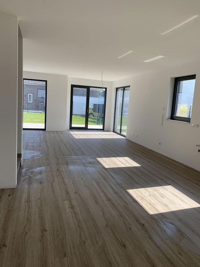 Pronájem domu 172 m², pozemek 368 m², Willich, Severní Porýní-Vestfálsko Pronájem domu 172 m², pozemek 368 m², Willich, Severní Porýní-Vestfálsko
